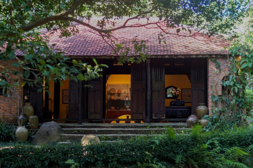 Nhà trưng bày cổ vật trong Bảo tàng Đồng Đình